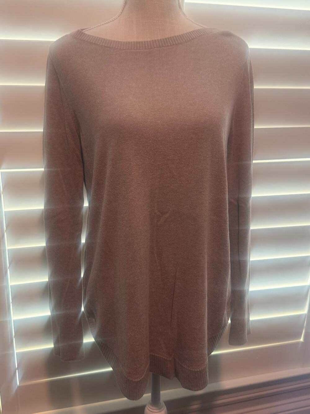 Ann Taylor Factory Beige Tan Boatneck Long Sleeve Tunic Pullover Top - M